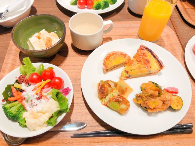 左上の手作り豆腐も美味しかったです。
右の大きめ?のお皿の上2つがお気に入りのキッシュです_ベストウェスタンプラスホテルフィーノ大阪北浜 レストランフィーノ