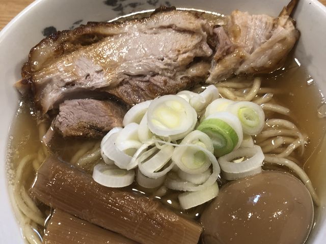 スープは1番人気のマクロで。_人類みな麺類