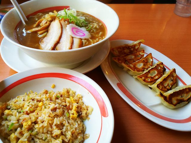 中華そばと半チャーハンと餃子_幸楽苑舎人店