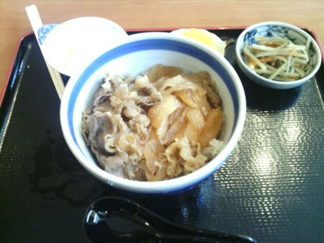 牛丼(500円、小鉢・温泉玉子付き)_ならのさこ温泉いやしの湯