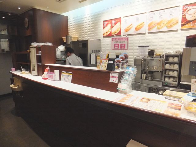 あっという間に飲み物を用意してくれたカウンター。_ドトールコーヒーショップ イオン鈴鹿ベルシティ店