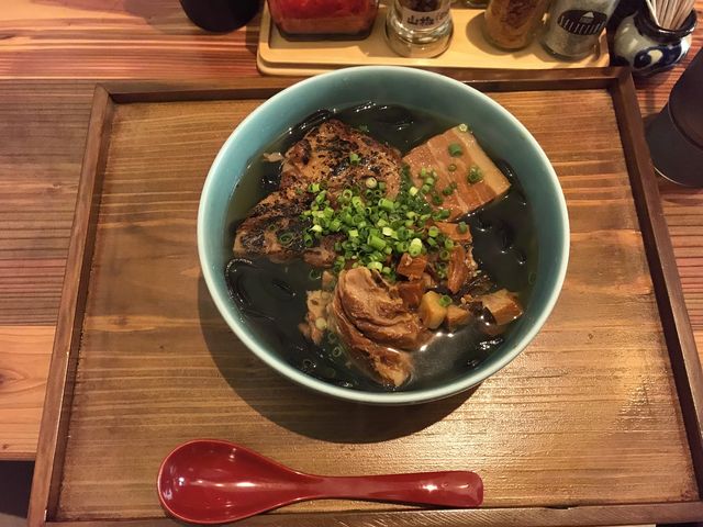 イカ墨そば_Okinawa Soba EIBUN