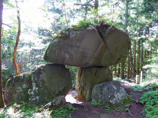 岩手県・遠野市・続石 _続石