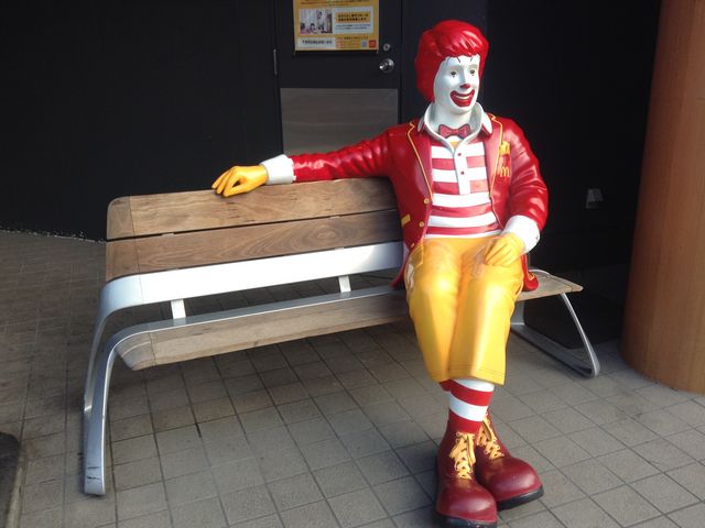 ドナルドと座れる_マクドナルド 1号線池上店