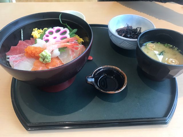 海鮮丼_マリンテラスあしやレストラン(あしやんいか料理)