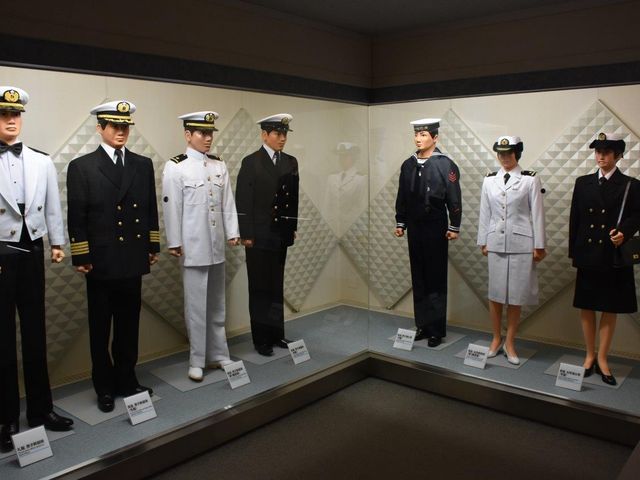 海上自衛隊佐世保史料館 海上自衛隊の制服_海上自衛隊佐世保史料館(セイルタワー)