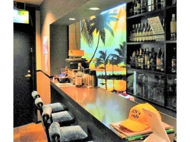 店内カウンター_BEN’s cafe