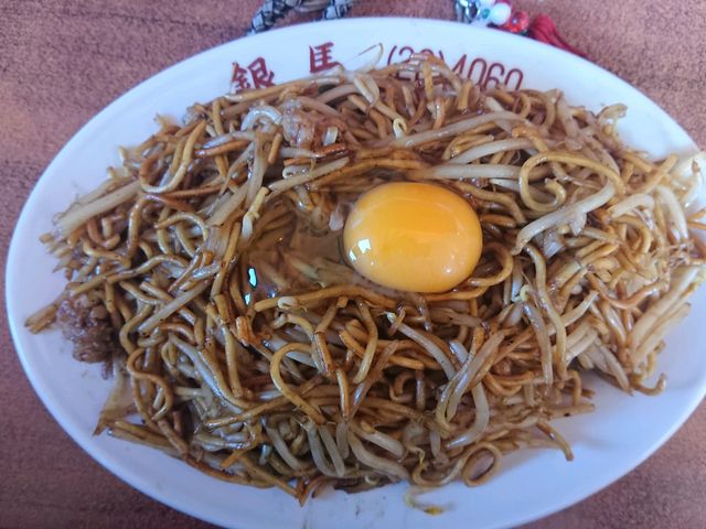 玉子がいい味醸し出します、_銀馬ラーメン