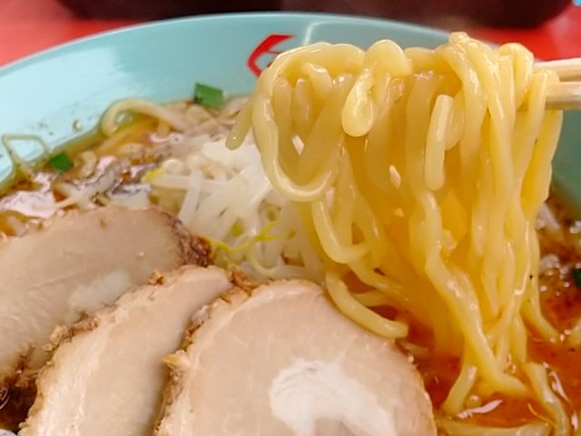 味噌チャーシューめんの麺リフト_くるまやラーメン栃木石橋店