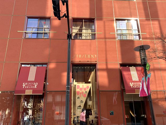 【資生堂パーラー サロン・ド・カフェ 銀座本店】外観、お店は3階です_資生堂パーラー サロン・ド・カフェ 銀座本店