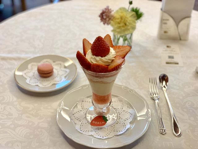 【資生堂パーラー サロン・ド・カフェ 銀座本店】いちご味のマカロンがサービスでついてきました_資生堂パーラー サロン・ド・カフェ 銀座本店