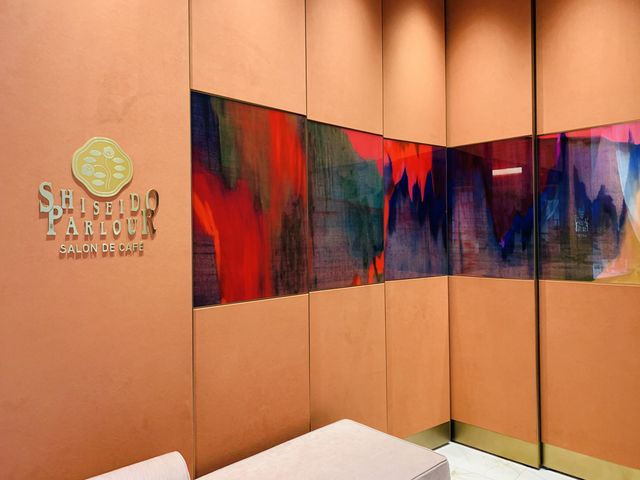【資生堂パーラー サロン・ド・カフェ 銀座本店】ウェイティングスペース_資生堂パーラー サロン・ド・カフェ 銀座本店