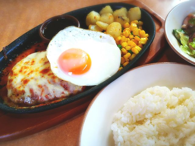 目玉焼きが嬉しいイタリアンハンバーグ_サイゼリヤ金沢駅西口店