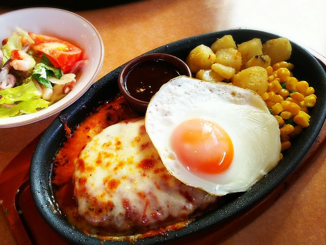目玉焼きが嬉しいイタリアンハンバーグ_サイゼリヤ越谷大里店