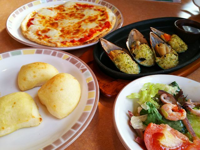 ここは安くて美味しい庶民の洋食レストラン_サイゼリヤ イオン戸畑店