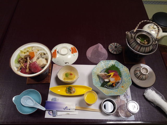 部屋での夕食_おもてなしの宿 渓山閣