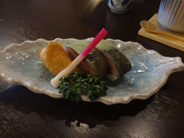 身の厚い鯖を用いた鯖寿司。_和さび