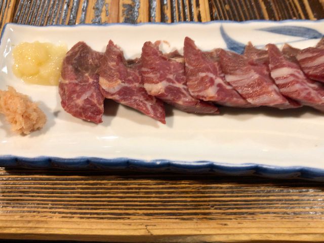 馬刺しもあります_居酒屋せいご