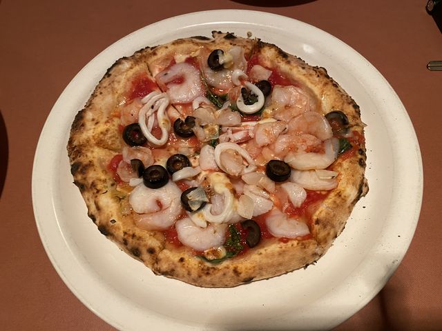 ピザペスカトーレ
今回初めてこれにしてみました。
どれも最高に美味しいですよ。_PIZZERIA e TRATTORIA ルッチ Lucci