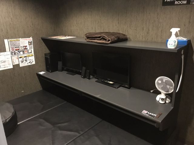 完全個室です。
広くてエアコン完備!
中でご飯も食べれます!_メディアカフェポパイ 堺東店