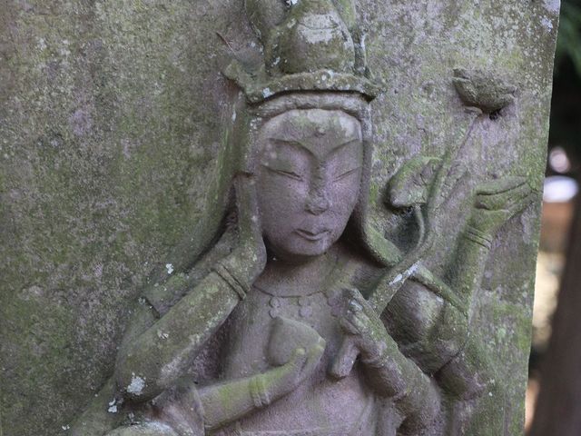 参道の石仏。_白華山 慈雲寺