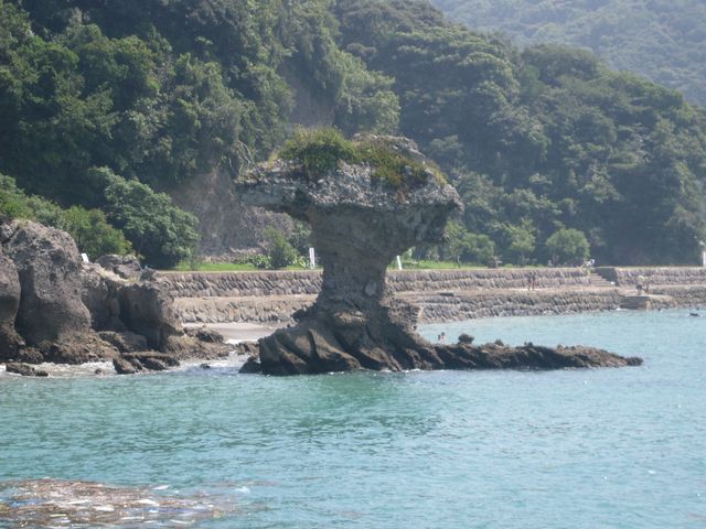 傘岩_柿泊白浜海水浴場