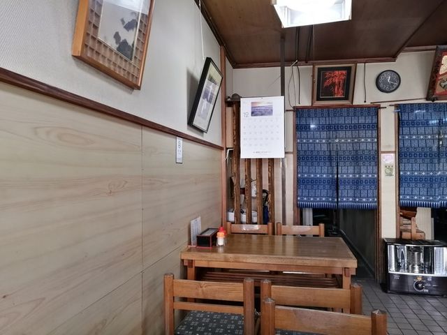 店舗内観2_まるい麺類店