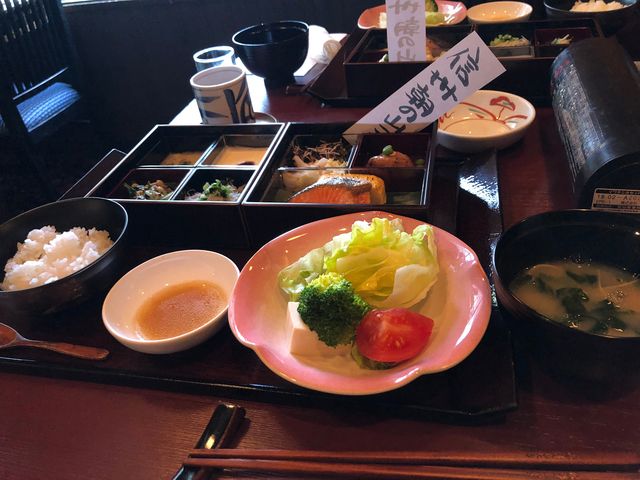 和の朝食
卓上コンロでキノコのお味噌汁
が用意されていました。_XIV蓼科