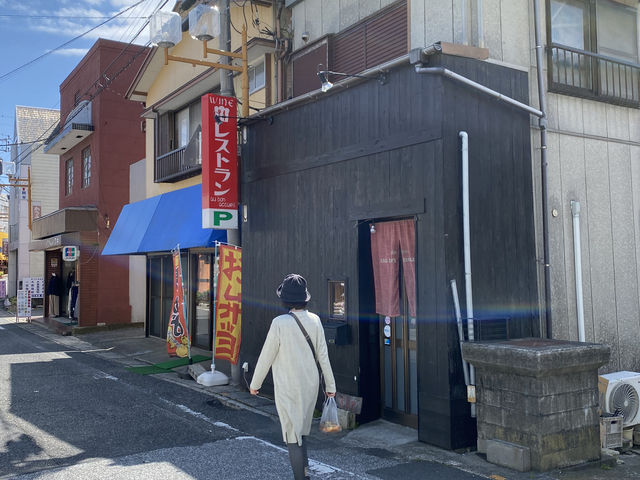 お店は渋い佇まい_おーぼんあくいゆ