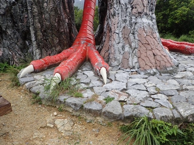 足もリアル。_ヤンバルクイナ展望台