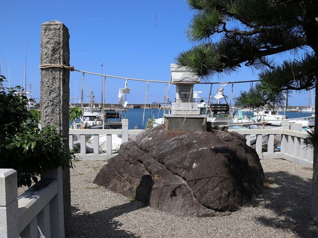 腰掛石。_後醍醐天皇お腰掛けの岩