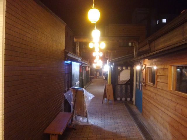 夜の 19時・20時くらいから行かれることをお薦めします。_青森屋台村さんふり横丁