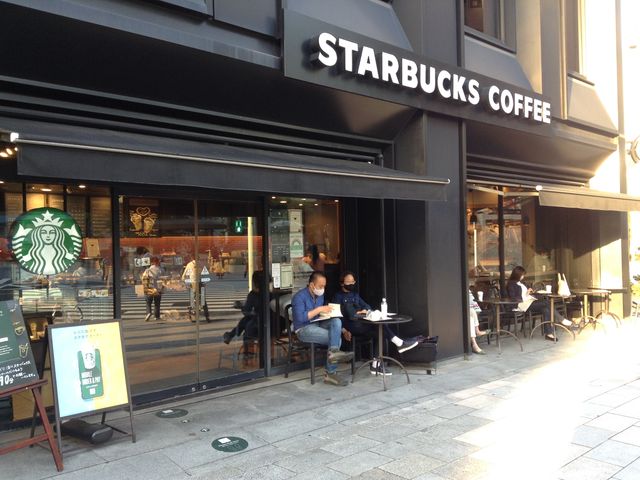 この店頭席がイイ_スターバックス・コーヒー 日本橋スルガビル店