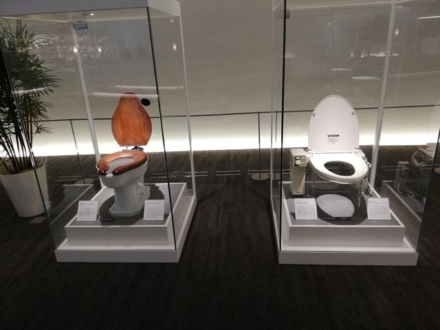 便器の展示_TOTOミュージアム