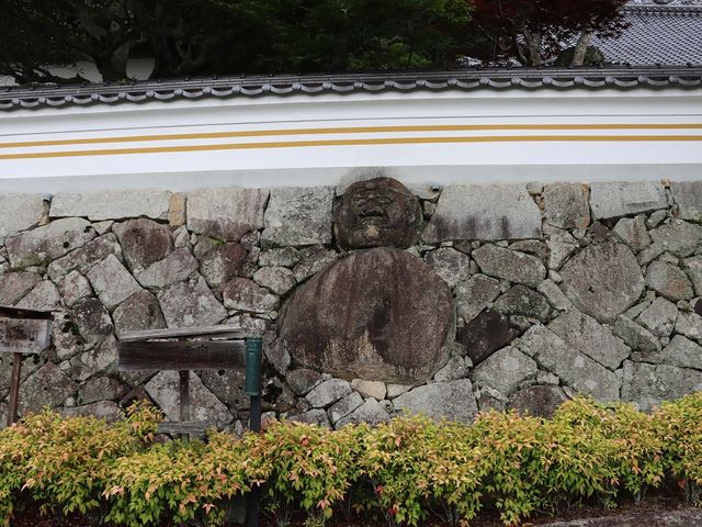 石垣に目が留まりました_康徳寺