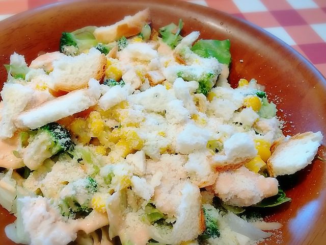 チキンのシーザーサラダ_サイゼリヤ足立伊興店