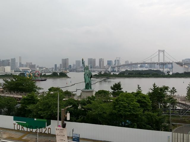 五輪マークと自由の女神_自由の女神像(台場)