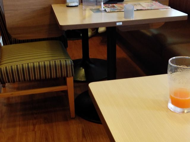 テーブル席_ガスト 静岡千代田店