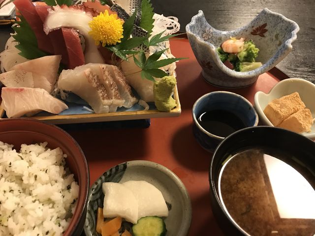 ごはんは、白米か、菜飯か選べます_海鮮亭