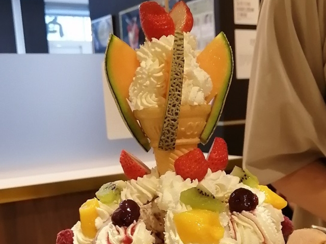4人でちょうど。
3人でもいけるかも。
ただただ、楽しいのです。_雪印パーラー 本店