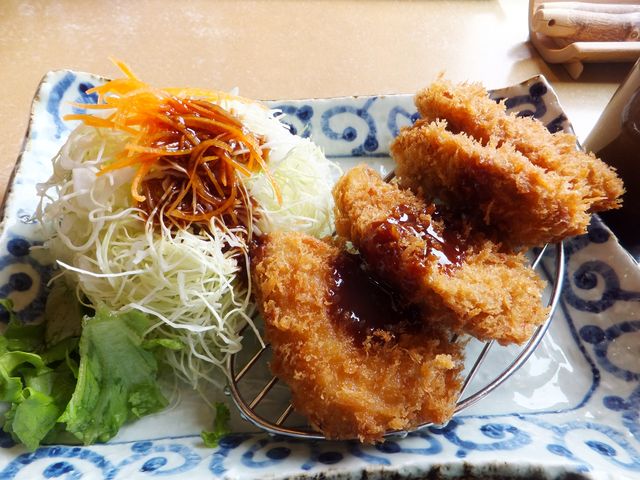 カツに直接ソースをかけるのもグッド!_かつ勢本店 伊勢店