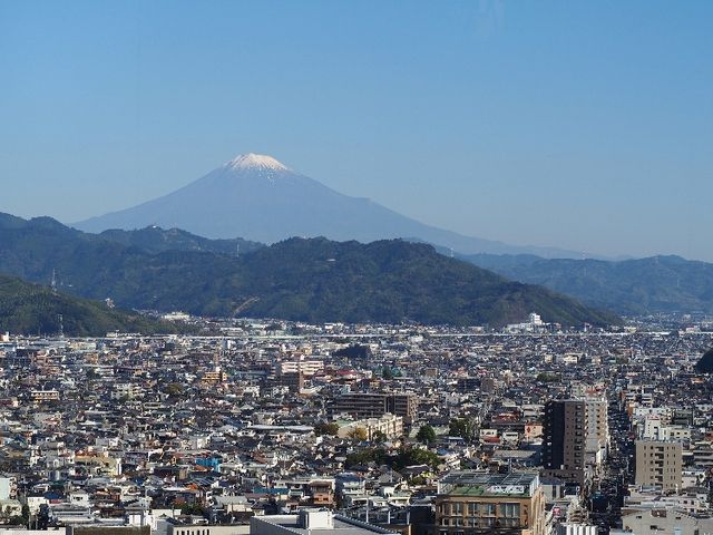 市内が遠くまで見通せ、富士山も綺麗に見えます_静岡県庁別館21階富士山展望ロビー