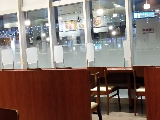 窓大きいです_ドトールコーヒーショップJR藤枝駅店