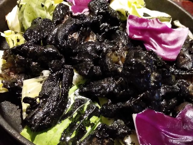 大山どり肩肉と国産親鳥の黒焼きミックス・935円_楽蔵 RAKUZO 静岡南口駅前店