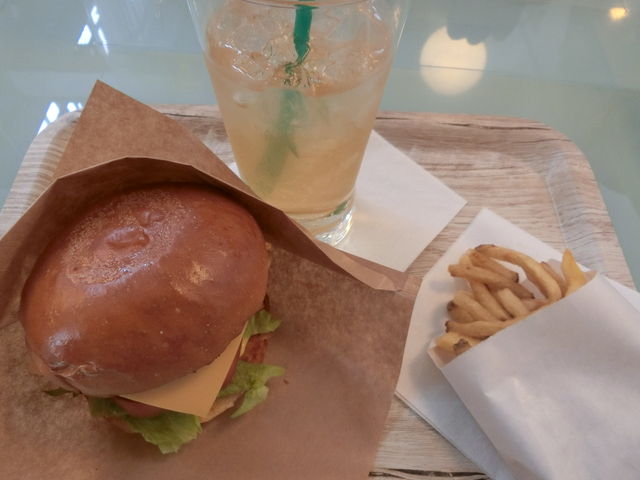 ダイコクバーガー