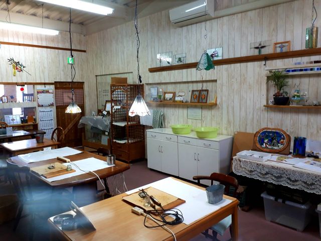 ゆったりとした室内でステンドグラス・ガラス工作体験をしていただきます。_ステンドグラスMagallii
