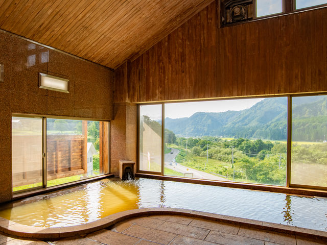 こちらは女湯です。高台からの眺めも楽しめます。_深沢温泉むら湯