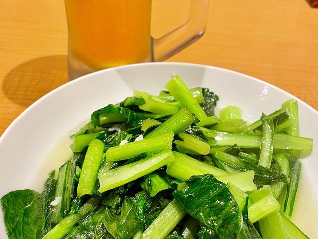 青菜炒めと生ビール_味仙 JR名古屋駅店