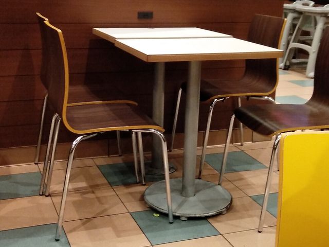 テーブル席_マクドナルド1号線磐田店
