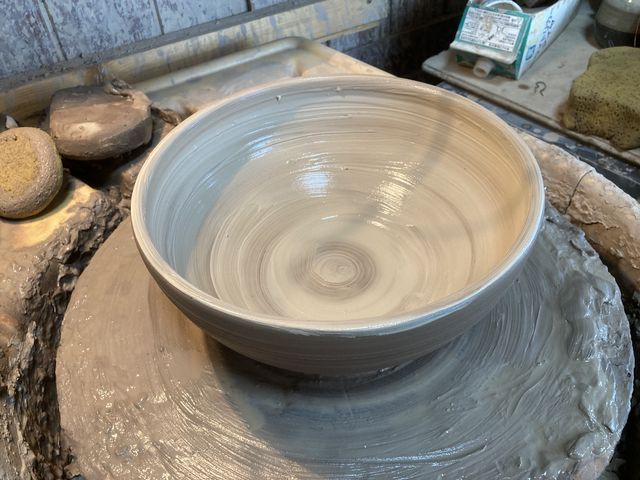 2作目のどんぶり(内側には益子の白化粧土)(約21cm)_陶芸工房 深仙庵